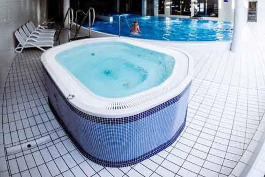 Premium Apartment For Old Town & Jewish Quarter - Balcony Plus Pool Onsite Krakov Exteriér fotografie